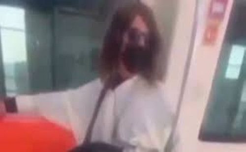 নারীর পোশাক পরে গণপরিবহনে, সৌদিতে গ্রেপ্তার যুবক 