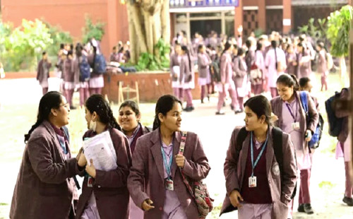 দিল্লির অর্ধশতাধিক স্কুলে বোমা হামলার হুমকি, পরীক্ষা স্থগিত 