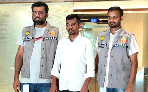 মিল্টন সমাদ্দারকে আটক করেছে ডিবি 