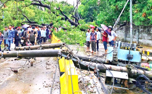 ঢাকাসহ ১৫ অঞ্চলে ৮০ কি.মি. বেগে ঝড়ের পূর্বাভাস 