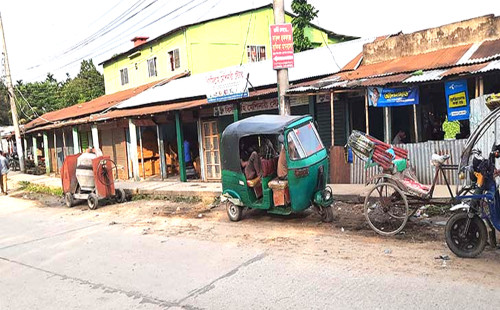 পুলিশের হাতে ৩৫ দোকানের ভাড়া বুঝিয়ে দিলেন ব্যবসায়ীরা