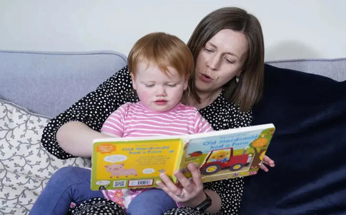 যে থেরাপিতে এখন ‘শুনতে পায়’ জন্মগত শ্রবণ প্রতিবন্ধী শিশুটি