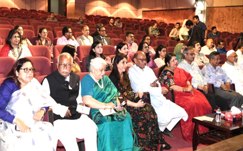 'লাভ লেটার্স' নাটকের মঞ্চায়ন উপভোগ করলেন স্পিকার 