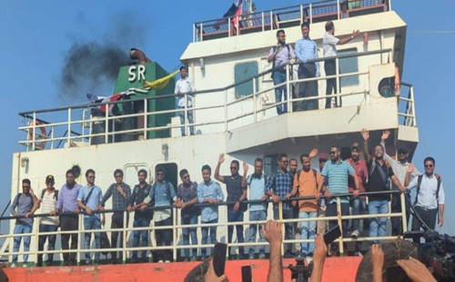মুক্ত হয়ে স্বজনদের মাঝে এমভি আবদুল্লাহ’র ২৩ নাবিক