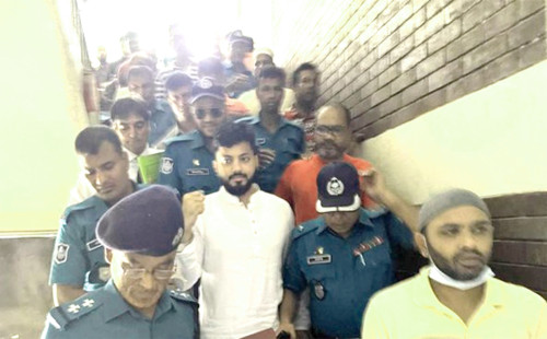 আত্মসমর্পণের পর কারাগারে ইশরাক 