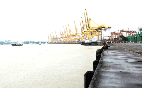 চট্টগ্রাম বন্দরে সব কার্যক্রম বন্ধ ঘোষণা 