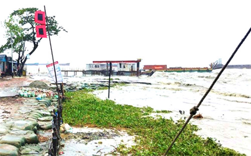 ঘূর্ণিঝড় রেমাল তান্ডবে দেড় কোটি গ্রাহক বিদ্যুৎহীন 