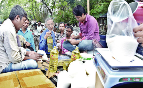 ঈদ উপলক্ষ্যে এক কোটি কার্ডধারীর মধ্যে পণ্য বিক্রি শুরু আজ 
