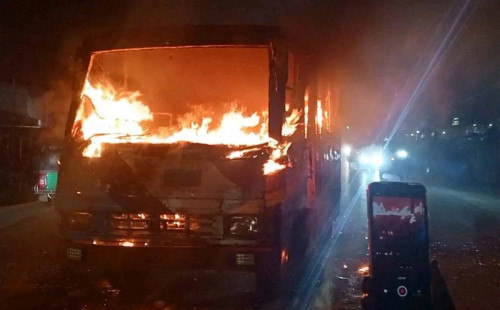 গাজীপুরে যাত্রীবাহী বাসে আগুন 