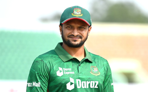 আবারও শীর্ষে সাকিব