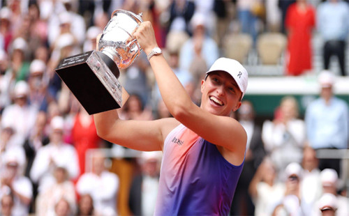 ফ্রেঞ্চ ওপেনের মুকুট ধরে রেখে সিওনতেকের বিরল কীর্তি