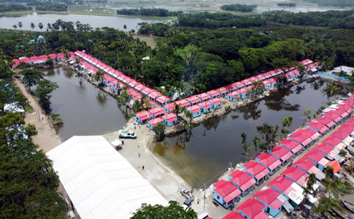 প্রধানমন্ত্রীর ঈদ উপহার, নিজ ঘরে উঠছেন আরও ১৮ হাজার গৃহহীন পরিবার 