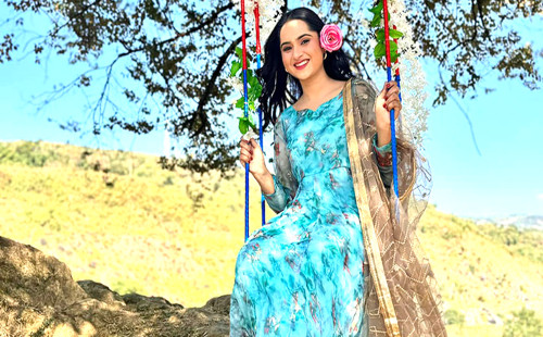 অদ্ভুত পরিবারে বাস করেন কেয়া পায়েল! 