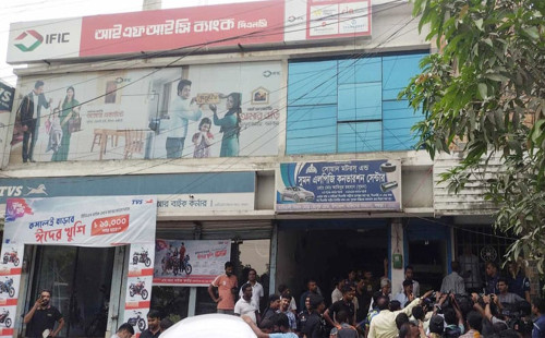 আইএফআইসি ব্যাংকের সিন্দুক কেটে ২৯ লাখ টাকা লুট 