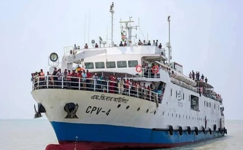 শুক্রবার খাদ্যপণ্য নিয়ে সেন্টমার্টিন যাবে বার আউলিয়া জাহাজ 