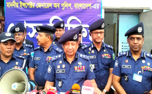 মানুষ গন্তব্যে পৌঁছানো পর্যন্ত সড়কে পুলিশ থাকবে: আইজিপি 