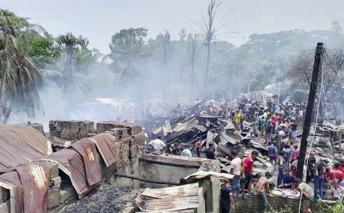 চট্টগ্রামে বৈদ্যুতিক শর্টসার্কিটের আগুনে পুড়লো ১৮ ঘর 