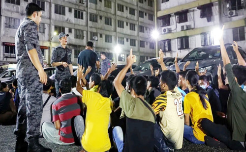 মালয়েশিয়ায় বাংলাদেশিসহ ১৭০০ অভিবাসী আটক 