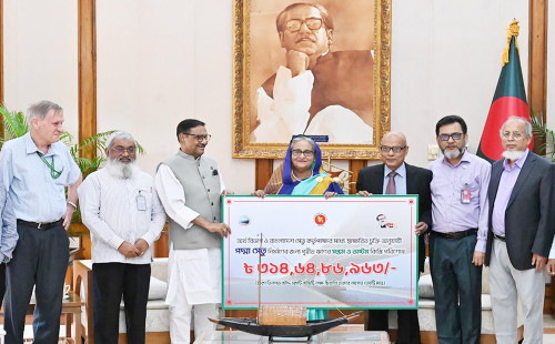 পদ্মা সেতুর ঋণ পরিশোধের ৩১৪ কোটি টাকার বেশি গ্রহণ করেন প্রধানমন্ত্রী 