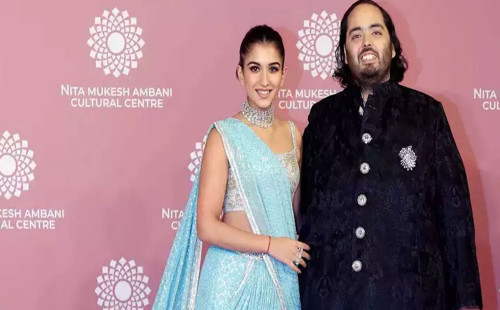 বিয়ের আমন্ত্রণে আম্বানিদের দেওয়া উপহার বক্সে যা থাকছে