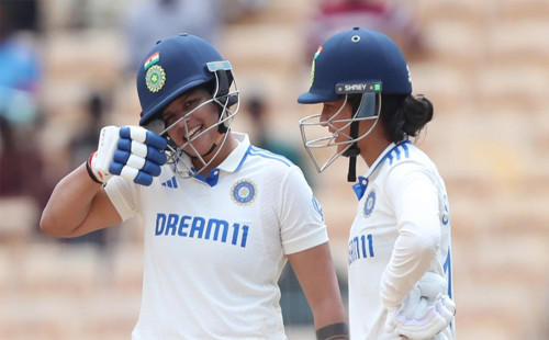 একদিনে ৫২৫ রান তুলে ভারতীয় মেয়েদের বিশ্বরেকর্ড 