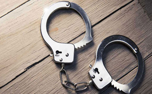 বিপুল পরিমাণ চোরাই অ্যান্ড্রয়েড ফোনসহ চোরাচালানী চক্রের ৪ সদস্য গ্রেপ্তার 