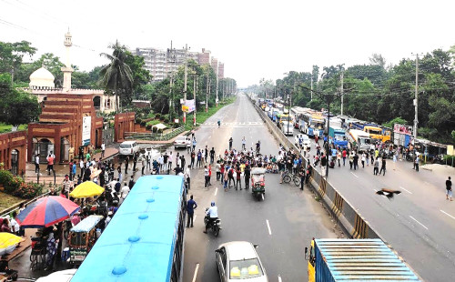 কোটাবিরোধী আন্দোলন ছড়িয়েছে জাবিতে, ঢাকা-আরিচা সড়ক অবরোধের ঘোষণা 