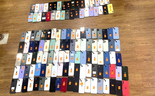 আইফোনসহ ২০৭ স্মার্টফোন উদ্ধার 