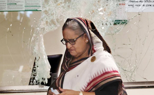 মেট্রো স্টেশনের ক্ষত দেখে আবেগাপ্লুত প্রধানমন্ত্রী 