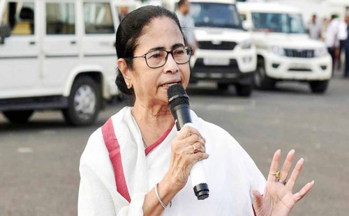 মাইক বন্ধ করে ‘অপমান’, নীতি আয়োগ বৈঠক বয়কট মমতার