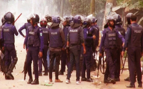 তিন শতাধিক পুলিশ সদস্য আহতঃ পুলিশ সদর দপ্তর