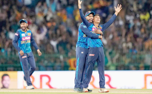 ভারতকে হারিয়ে দীর্ঘ অপেক্ষার অবসান শ্রীলঙ্কার 