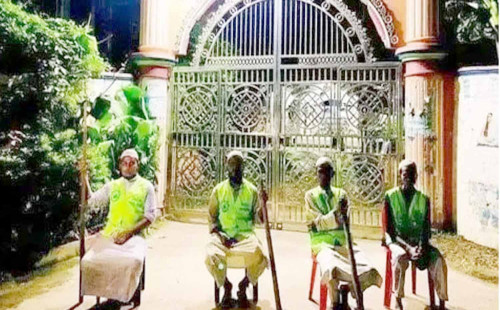 সম্প্রীতির বাংলাদেশ: মুসলমানদের রাতজেগে মন্দির-গির্জা পাহারায় অভিভূত বিশ্ব 