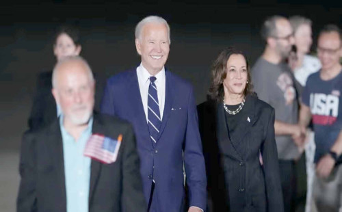 ট্রাম্প গণতন্ত্রের জন্য হুমকি’, সতর্কবার্তা বাইডেন-হ্যারিসের 