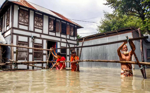 কুমিল্লায় বন্যা পরিস্থিতির অবনতি, পানিবন্দি লাখ-লাখ মানুষ 