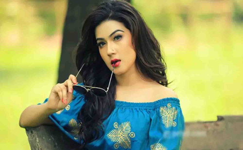 চিত্রনায়িকা মাহিকে বিমানবন্দরে জিজ্ঞাসাবাদ