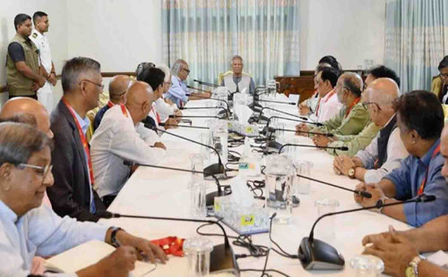 সরকার পরিচালনায় ভুলত্রুটি থাকলে ধরিয়ে দিন: ড. ইউনূস 