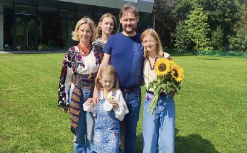 রুশ ক্ষেপণাস্ত্র হামলায় তিন মেয়েসহ মায়ের মৃত্যু, বেঁচে গেছেন বাবা 