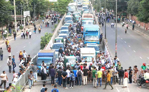 সাতরাস্তায় টানা ৬ ঘণ্টা অবরোধ, যানজটে চরম ভোগান্তি 