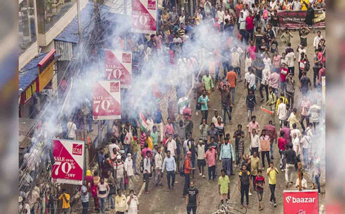 শিক্ষার্থীদের বিক্ষোভ: মণিপুর থেকে ‘পালালেন’ রাজ্যপাল 