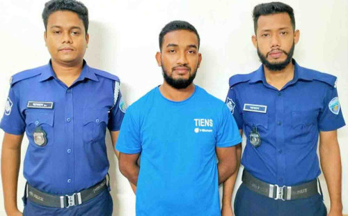 কক্সবাজারে ঘুরতে আসা নারীদের হেনস্তাকারী ফারুকুল গ্রেপ্তার 