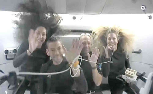 ইতিহাস গড়ে পৃথিবীতে ফিরেছেন পোলারিস ডন মিশনের ক্রুরা