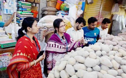 নিত্যপণ্যের দাম নিয়ন্ত্রণে সারা দেশে ভোক্তার অভিযান