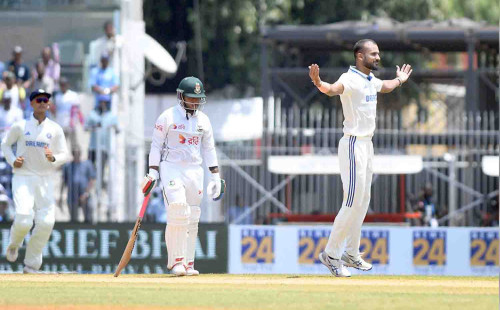 মধ্যাহ্নভোজের আগে তিন উইকেট হারিয়ে চাপে বাংলাদেশ 