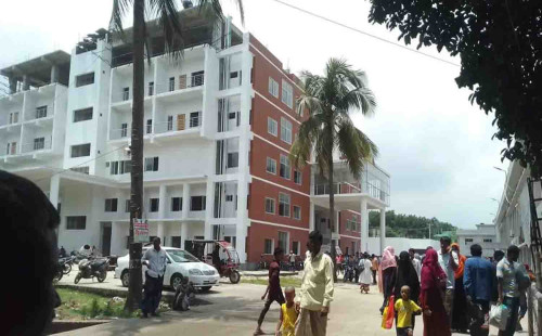 বাইরে ফিটফাট ভেতরে ‘সদরঘাট’ নাটোরের সদর হাসপাতাল 