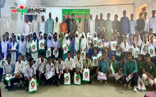 শিক্ষকদের সম্মান করবে, তাদের প্রতি শ্রদ্ধার যেন কমতি না হয়