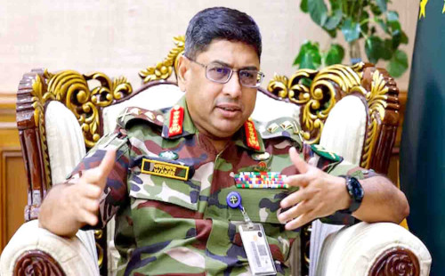 ‘যাই ঘটুক’, অর্ন্তবর্তী সরকারকে সমর্থনের অঙ্গীকার সেনাপ্রধানের 