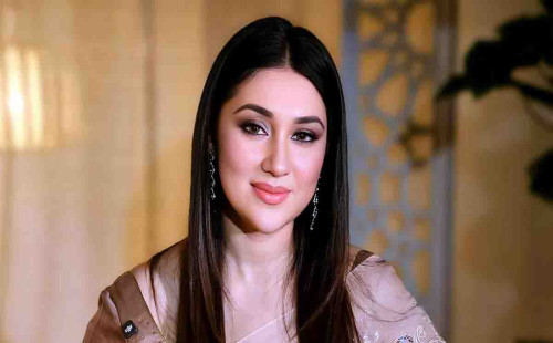 অপু বিশ্বাসের নতুন ভূমিকায় আত্মপ্রকাশ: ইউটিউব চ্যানেলে উপস্থাপক