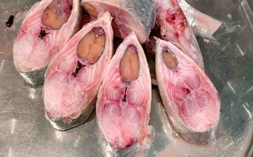 রাজশাহীতে কাটা ইলিশের বিক্রি: প্রথম দিনে ব্যাপক সাড়া 