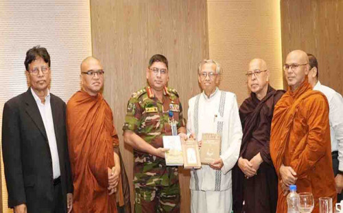 সেনাবাহিনী প্রধানের সঙ্গে বুদ্ধিস্ট ফেডারেশনের প্রতিনিধিদলের সাক্ষাৎ